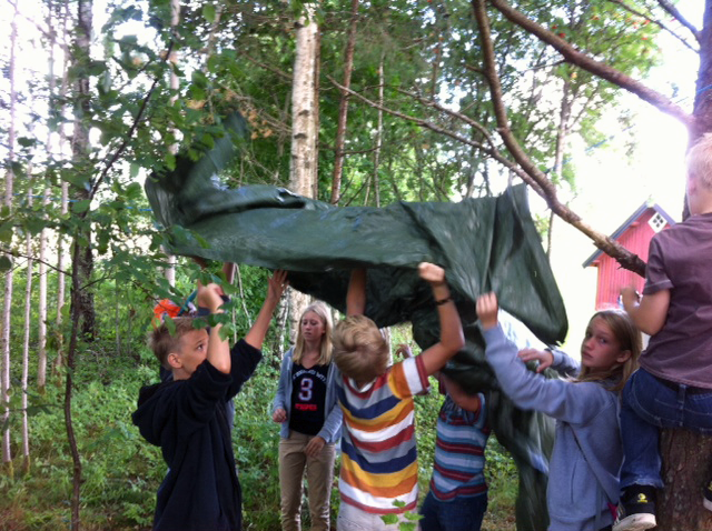 Ljungviksskolan 4-7b vid Hembygdsstugan, uppdrag bygga regnskydd