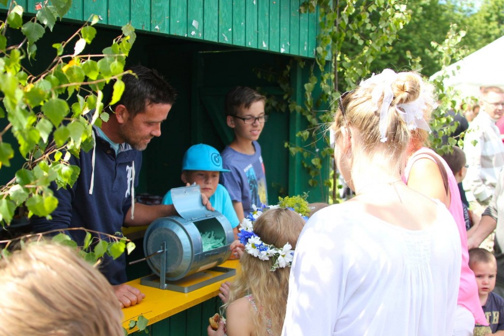 Midsommar 2014 vid Hembygdsstugan. Foto Johan Holst